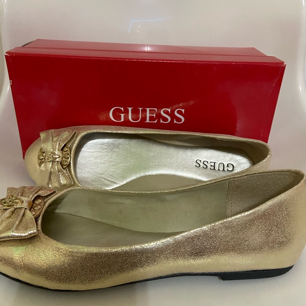 GUESS golden flats with bow